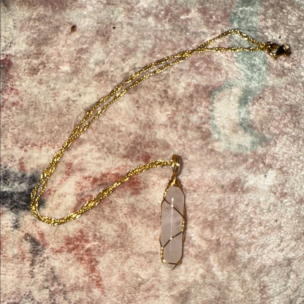 Elegant Gold Necklace with Rose Quartz Pendant